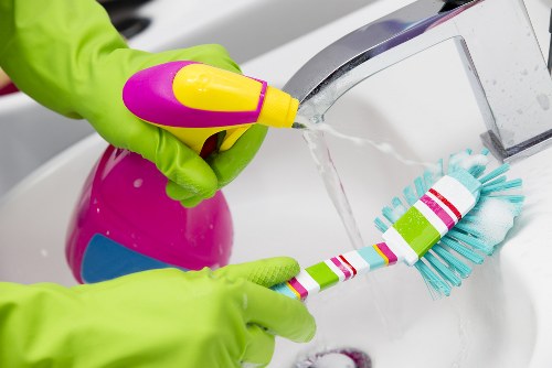 Deep cleaning of a hard floor surface in Bow